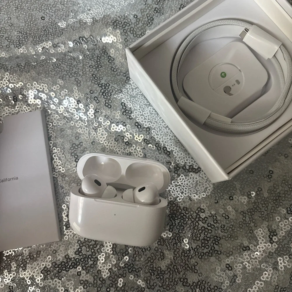 Apple Wireless Earbuds with Charging Case - White